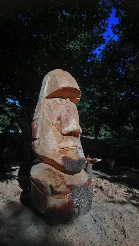 Moaï en bois de cèdre